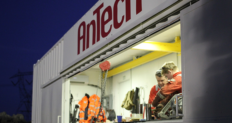 Geosteering CTD Using The Drill Bit As A Sensor